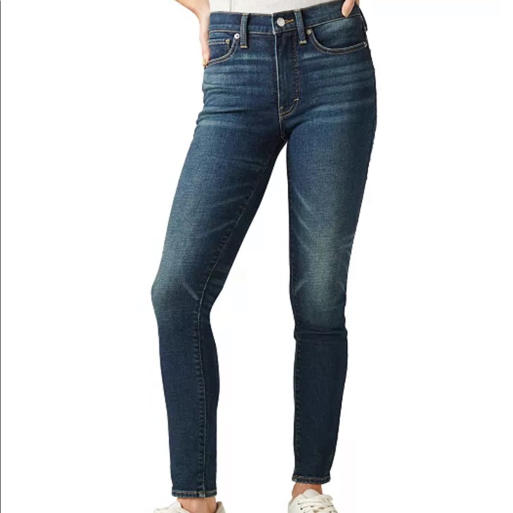 NWOT Mid-Rise Bridgette Skinny Jeans